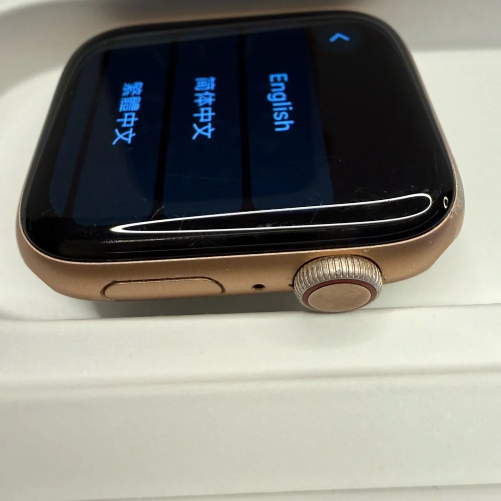Apple series 6 Smartwatch gold aluminum 44MM with Cream Band
